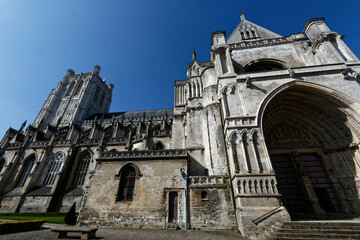 Fototapeta premium Portail sud de la cathédrale Notre-Dame de St Omer dans la Pas-de-Calais - France