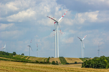 elektrownia wiatrowa - wiatraki © RobertM