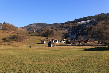 Blick auf die Naturlandschaft des Schwarzwaldes in der Nähe der Stadt Schönau