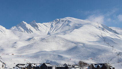 Hautes-Pyrénées - Peyragudes - Protections contre les avalanches au-dessus de la station