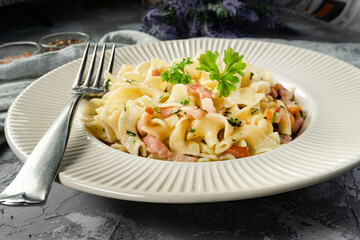 Tagliatelle mosse Carbonara