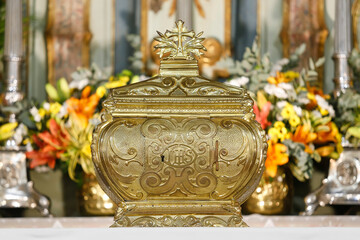Tabernacle on the altar during the eucharistic vigil
