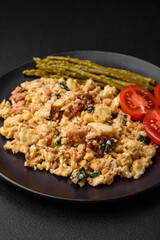 Delicious scramble with salmon, sun-dried tomatoes, spinach, spices and herbs