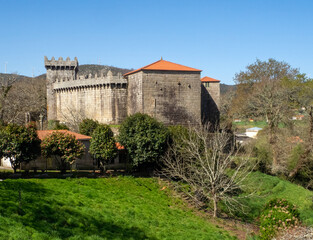 Fototapeta na wymiar Vista del castillo de Vimianzo (siglos XIII-XV). A Coruña, Galicia, España.