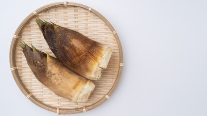 ザルの上のタケノコ