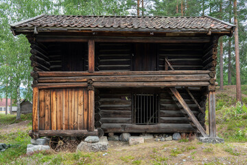 Bauernhäuser und Scheunen im Freilichtmuseum Dokka, Norwegen
