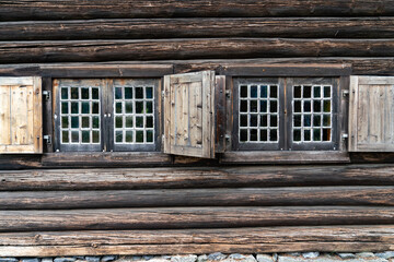 Bauernhäuser und Scheunen im Freilichtmuseum Dokka, Norwegen