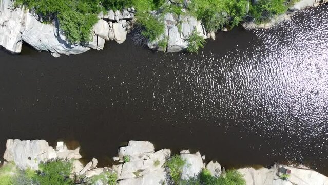 Paisagem &Aacute;rea Verde A&ccedil;ude Barragem Represa Morro Verde Montanha Floresta Sert&atilde;o Nordeste Estrada Pedra Tendo S&iacute;tio fazenda Lago Lagoa Natureza Natural A&eacute;reo Drone Para&iacute;ba Patos Serrano Brasil 