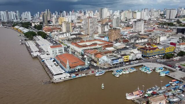 Paisagem Cidade Beira Rio Bel&eacute;m Par&aacute; Ver o Peso Mercado Peixe Pescador Pesca Municipal Centro Feira Livre Artesanato A&eacute;reo Drone &Aacute;gua Amaz&ocirc;nia Amazonas Belem Para Pr&eacute;dios Cultura Ver-o-Peso Barcos
