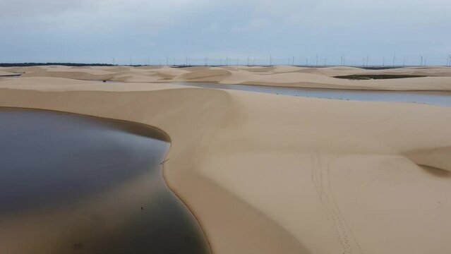 Rio Pregui&ccedil;as Dunas Praia Lagoas Pequenos Len&ccedil;&oacute;is Paisagem Barreirinhas Vilarejo Cabur&eacute; Mandacaru Prote&ccedil;&atilde;o Ambiental Paulino Neves Cen&aacute;rio Tropical Paradis&iacute;aco Para&iacute;so Natureza A&eacute;reo Drone Turismo