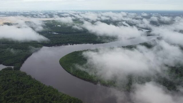 Rio Pregui&ccedil;as Dunas Praia Lagoas Pequenos Len&ccedil;&oacute;is Paisagem Barreirinhas Vilarejo Cabur&eacute; Mandacaru Prote&ccedil;&atilde;o Ambiental Paulino Neves Cen&aacute;rio Tropical Paradis&iacute;aco Para&iacute;so Natureza A&eacute;reo Drone Turismo