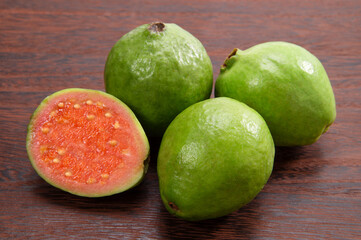 南国のトロピカルフルーツ、グアバ