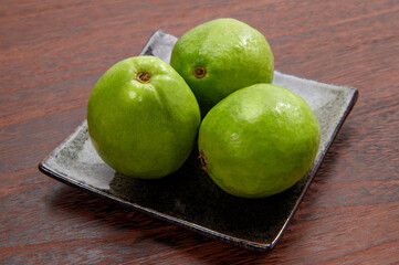 南国のトロピカルフルーツ、グアバ