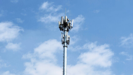 Fototapeta na wymiar signal tower and blue sky with white clouds