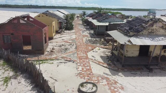 Mandacaru Barra Rio Pregui&ccedil;as Cabur&eacute; Barreirinhas Maranh&atilde;o Len&ccedil;&oacute;is Maranhenses Farol Paisagem Barco Comunidade Vilarejo Abandonado Ru&iacute;nas Marinha Brasil Turismo Tur&iacute;stico A&eacute;reo Drone Natureza Cabana
