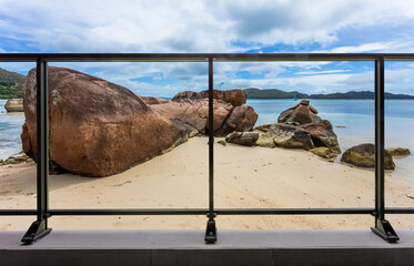 Terrasse sur plage des Seychelles 