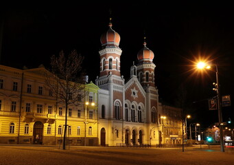Fototapeta na wymiar The Great Synagogue in Pilsen at night 