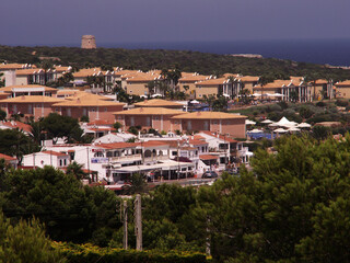 Blick über Punta Prima auf Menorca zum Torre de Alcaufar,