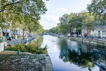 Fototapeta na wymiar canal in the city, San Martin, Paris, France