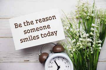 Be the reason someone smiles today text message motivational and inspiration quote - obrazy, fototapety, plakaty
