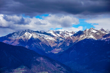 Obraz na płótnie Canvas Snow covered Alps with cloudy skies