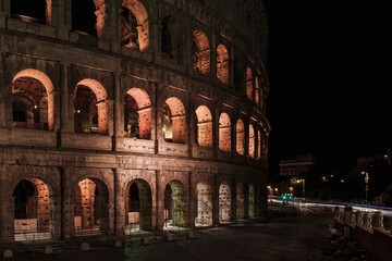 Fototapeta na wymiar less known side of the colosseum photographed at night