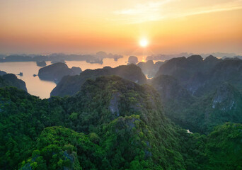 Fototapeta na wymiar Stunning sunset of Halong Bay, Bai Tu Long Bay in Vietnam