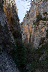 Fototapeta na wymiar Source ravine located in Alquezar that gives access to the Vero river and the Alquezar footbridges.