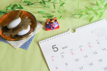 5月のカレンダーと柏餅　子供の日イメージ