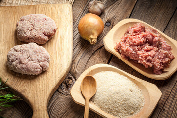 Preparation of ground chopper for frying.
