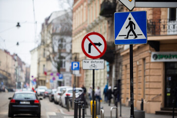 Fototapeta Zakaz skrętu w prawo i znak przejście dla pieszych. No right turn and pedestrian crossing sign. obraz