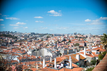 Fototapeta premium Lindas casas desde la altura en Lisboa Portugal
