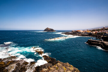 Garachico im Norden von Teneriffa - Der alte Hafen von Oben gesehen.