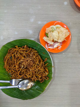 Mi Aceh is a spicy noodle dish typical of Aceh in Indonesia. Thick yellow noodles with slices of beef, mutton or seafood are served in a savory and spicy curry-like soup.