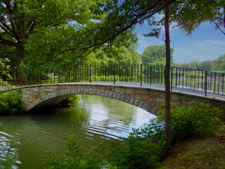 Fototapeta na wymiar Stone foot bridge over the lake in NYC Central Park