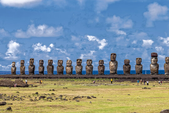 Rapa Nui – mysterious stone figures on Easter Island.