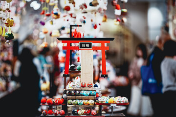 カラフルなダルマ