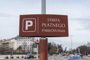 Obraz premium Sign indicating paid park zone in Warsaw. Road traffic information plate for parking in capital of Poland city centre.