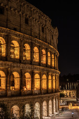 Naklejka premium colosseum at night