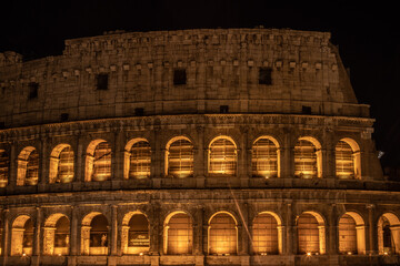 Naklejka premium colosseum at night