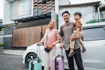 asian beautiful muslim family with suitcase travelling by car concept - obrazy, fototapety, plakaty