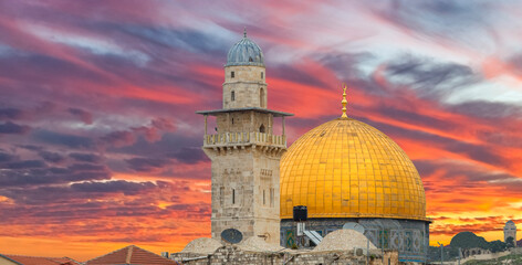 Naklejka premium Dramatic clouds above ancient Mosque of the Rock, the Mosque located in old city of Jerusalem and is the one of the known holiest site of Islam in the Middle East