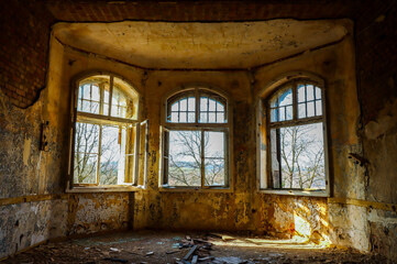 Fototapeta na wymiar beautiful aged room with old wooden windows