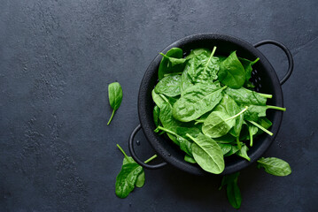 Obraz na płótnie Canvas Fresh organic baby spinach leaves. Top view with copy space.