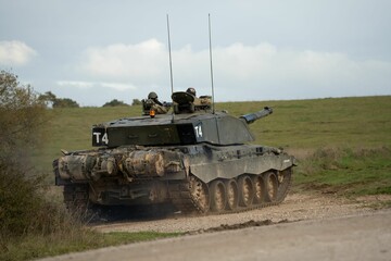 Naklejka premium Military tank in a battlefield