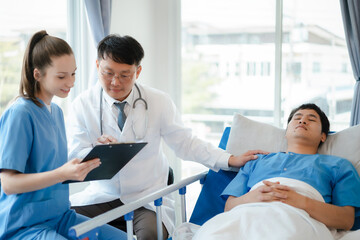 Obraz premium Doctor and nurse examining patient's medical records and medical team working.