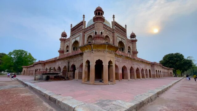 Safdarjung Tomb is located in New Delhi, India