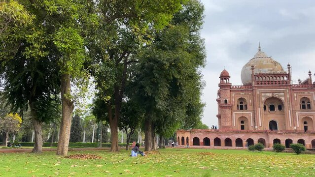 Safdarjung Tomb is located in New Delhi, India