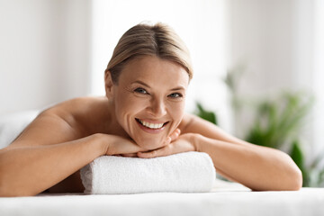 Obraz na płótnie Canvas Smiling Beautiful Middle Aged Woman Having Wellness Day In Spa Salon