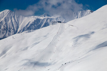 Skigebiet Serfaus Fiss Ladis (&Ouml;sterreich, Tirol): Blick auf die Piste die vom .Mittleren Sattelkopf in Richtung M&ouml;seralm f&uuml;hrt